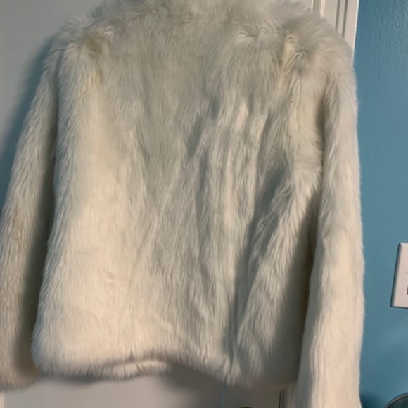 Warm white faux fur jacket - Picture 2 of 3